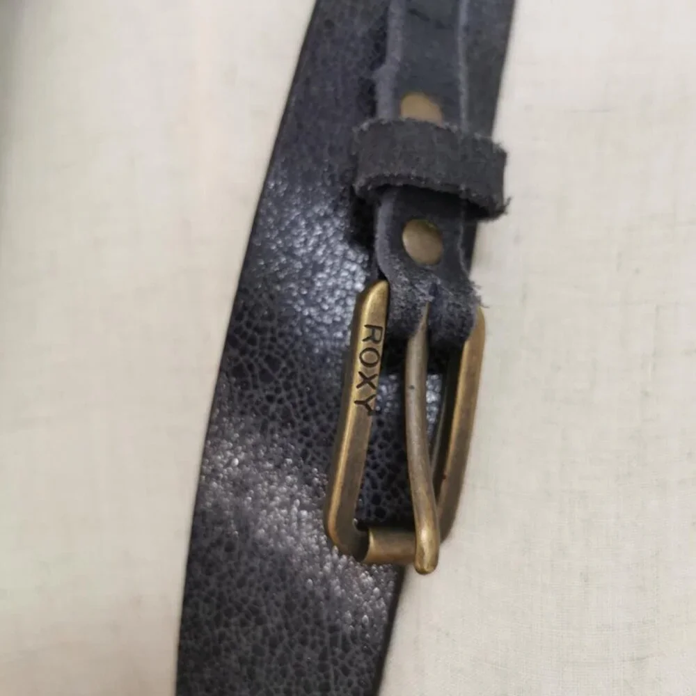 3/$30 Stylish Fashion Accessory: All-Leather Gray Belt (M/L) - Picture 4 of 9